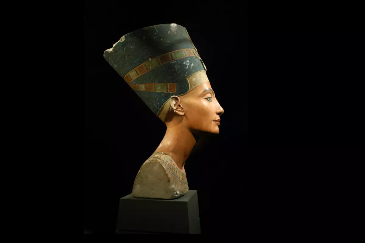 Pictures of Nefertiti in her Sarcophagi