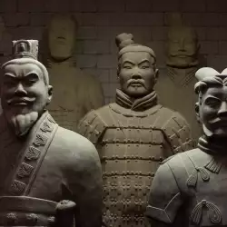 People buried alive with the emperor in China