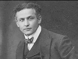 Harry Houdini`s Magic Tricks Still Remain Unexplained