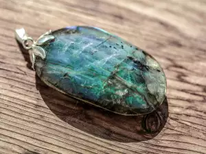 Labradorite - Meaning and Properties