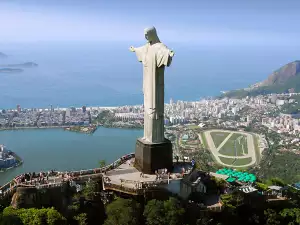 A Thunderbolt Breaks the Finger of the Jesus Christ Statue