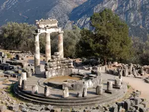 Greece archaeologists discovered an ancient temple of Apollo