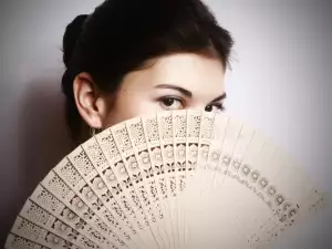 The Magical Properties of the Hand Fan that Every Woman has to Know