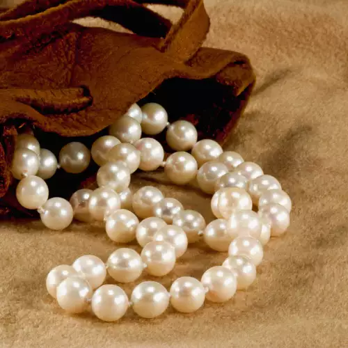 Pearls bring happiness, but not to everyone