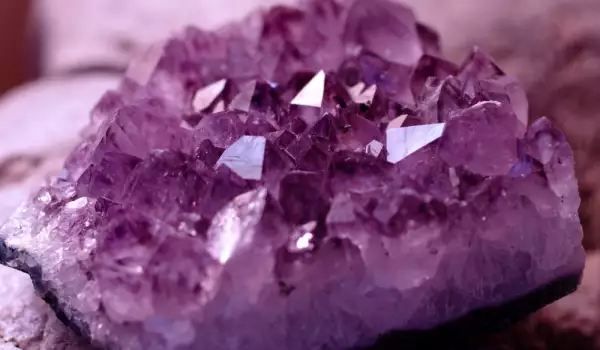 Which Gemstones are Suitable for Cancer?