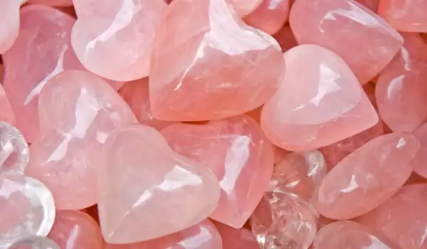 Heart shaped rose quartz
