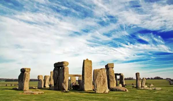 Stonehenge and the 47 Lunar Months