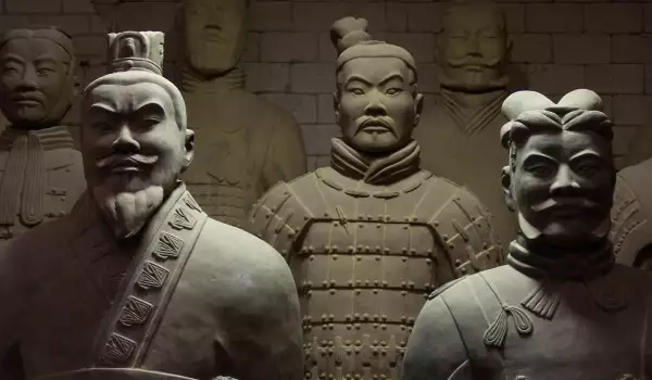 People buried alive with the emperor in China